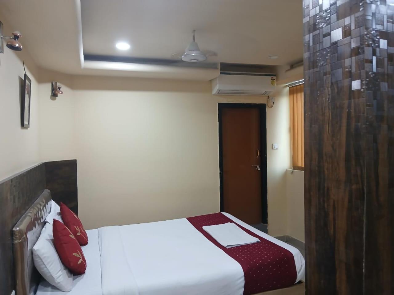 Blossoms Room Hotel Alekhya Residency- Luxury Lollection Χιντεραμπάντ Εξωτερικό φωτογραφία