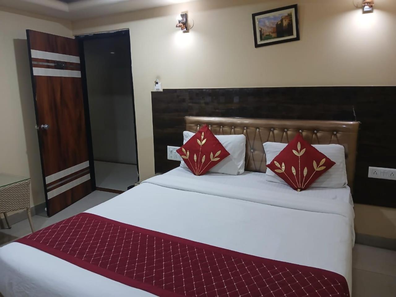 Blossoms Room Hotel Alekhya Residency- Luxury Lollection Χιντεραμπάντ Εξωτερικό φωτογραφία