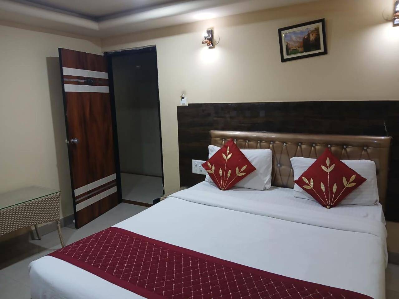 Blossoms Room Hotel Alekhya Residency- Luxury Lollection Χιντεραμπάντ Εξωτερικό φωτογραφία