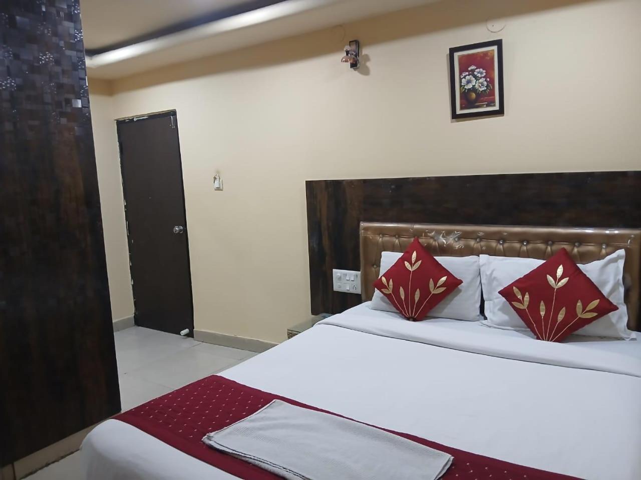 Blossoms Room Hotel Alekhya Residency- Luxury Lollection Χιντεραμπάντ Εξωτερικό φωτογραφία