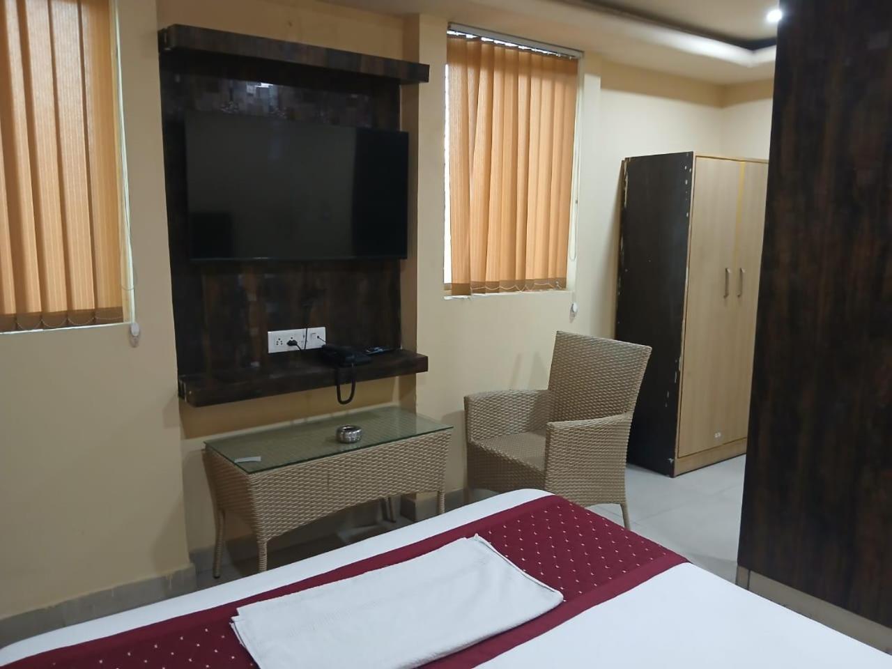 Blossoms Room Hotel Alekhya Residency- Luxury Lollection Χιντεραμπάντ Εξωτερικό φωτογραφία