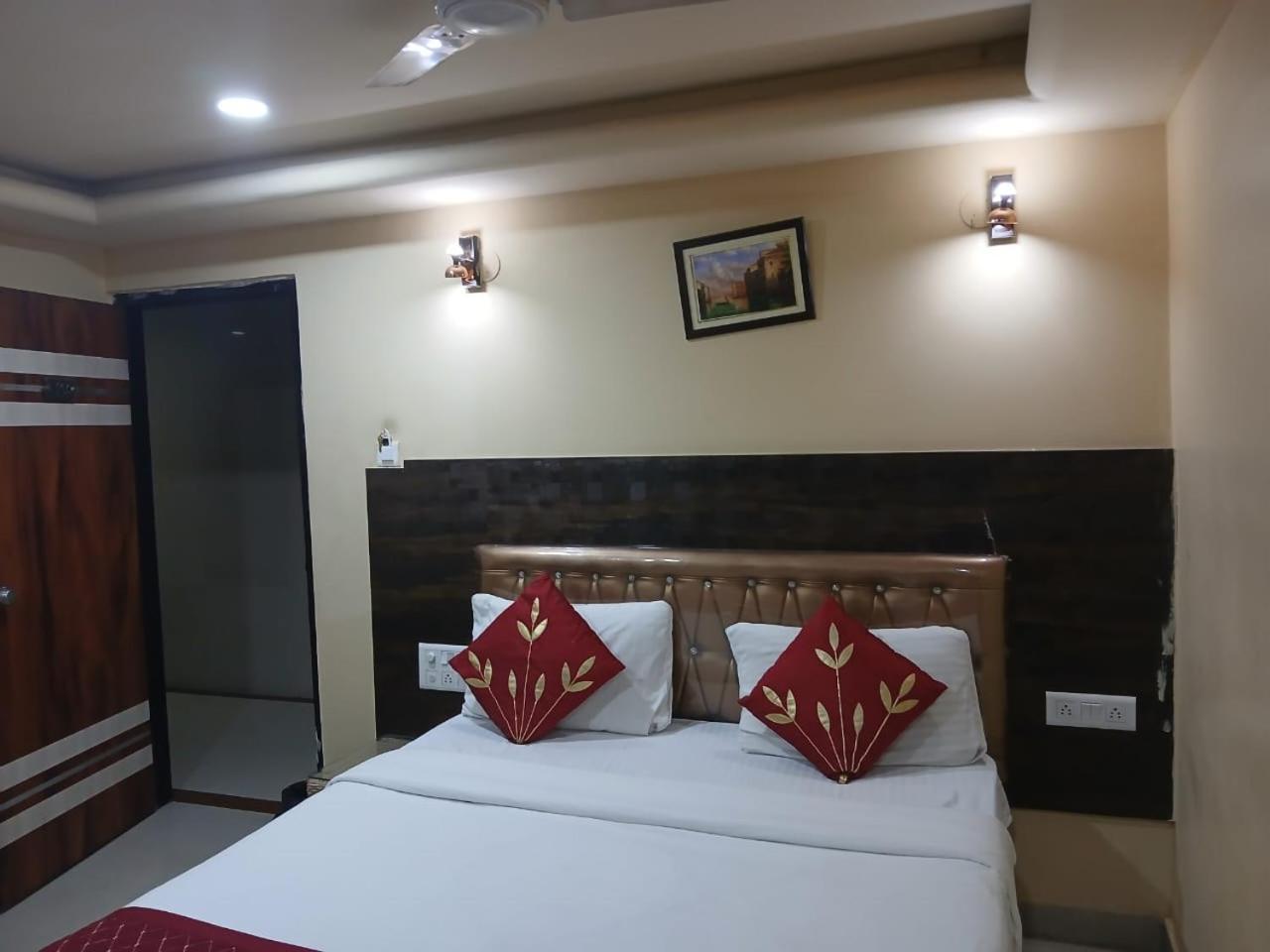 Blossoms Room Hotel Alekhya Residency- Luxury Lollection Χιντεραμπάντ Εξωτερικό φωτογραφία