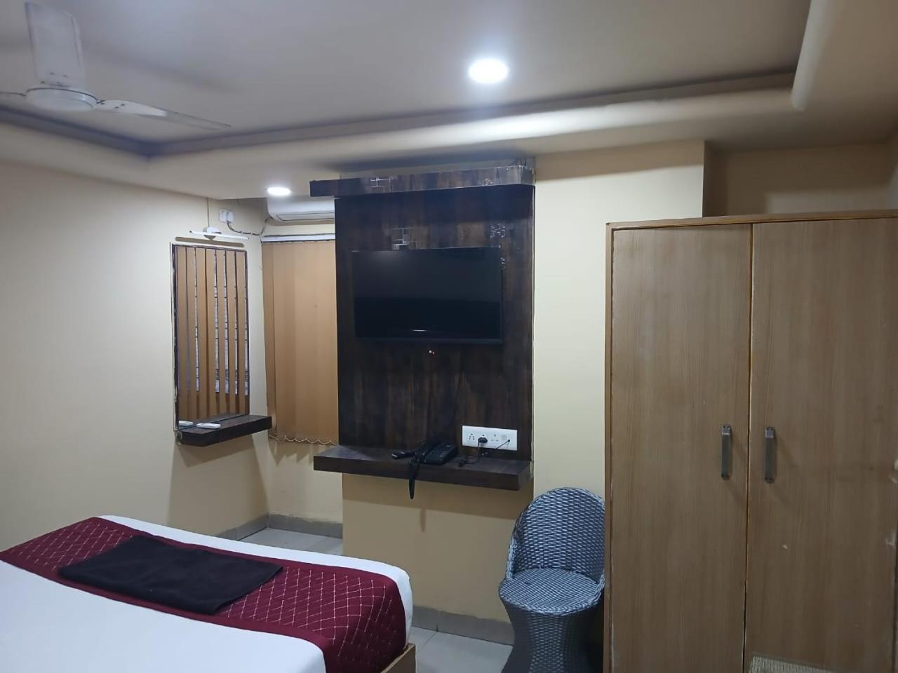 Blossoms Room Hotel Alekhya Residency- Luxury Lollection Χιντεραμπάντ Εξωτερικό φωτογραφία